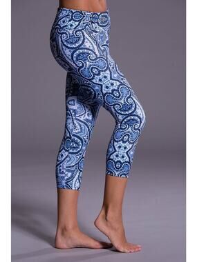 Onzie Yoga Capri Leggings Iris Blue Size XS